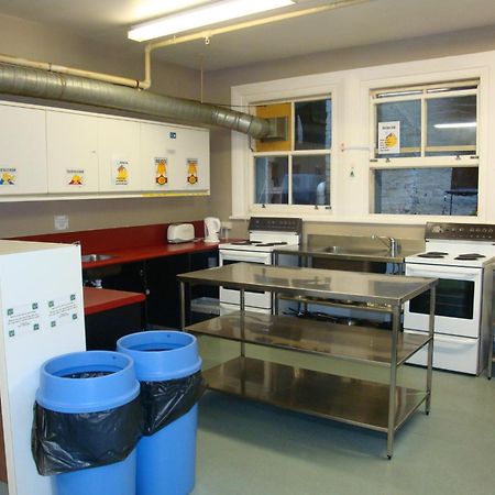 Surf 'N' Snow Backpackers Hostel Auckland Exterior photo